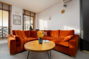 Air Conditioned Studio in Warsaw Close to the River with Parking and Desk by Noclegi Renters